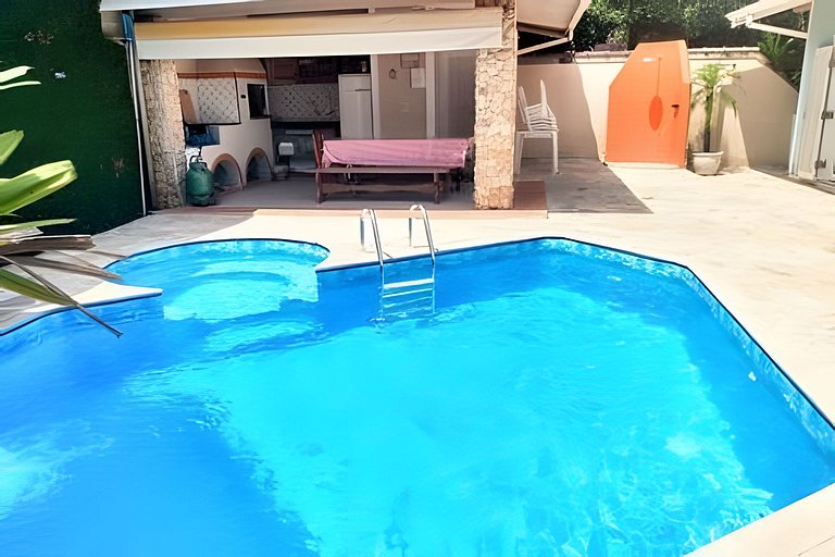 Casa c/ piscina, AC, área gourmet em cond clube