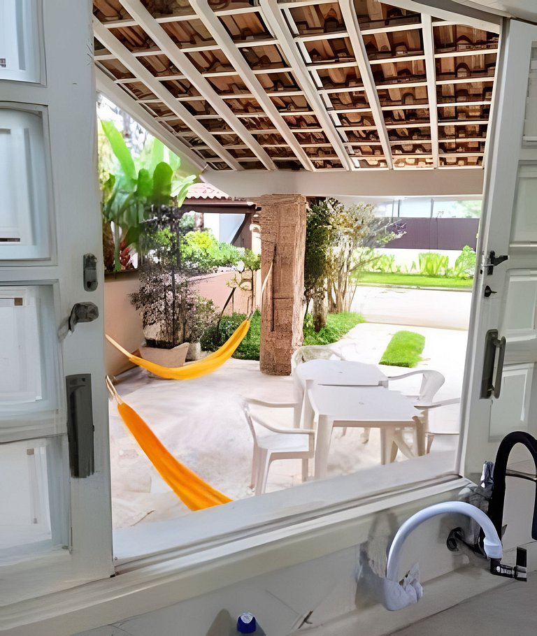 Casa c/ piscina, AC, área gourmet em cond clube