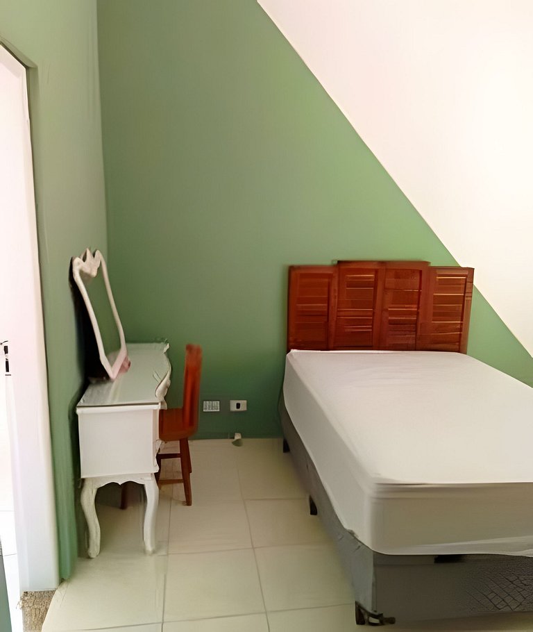 Casa c/ piscina, AC, área gourmet em cond clube