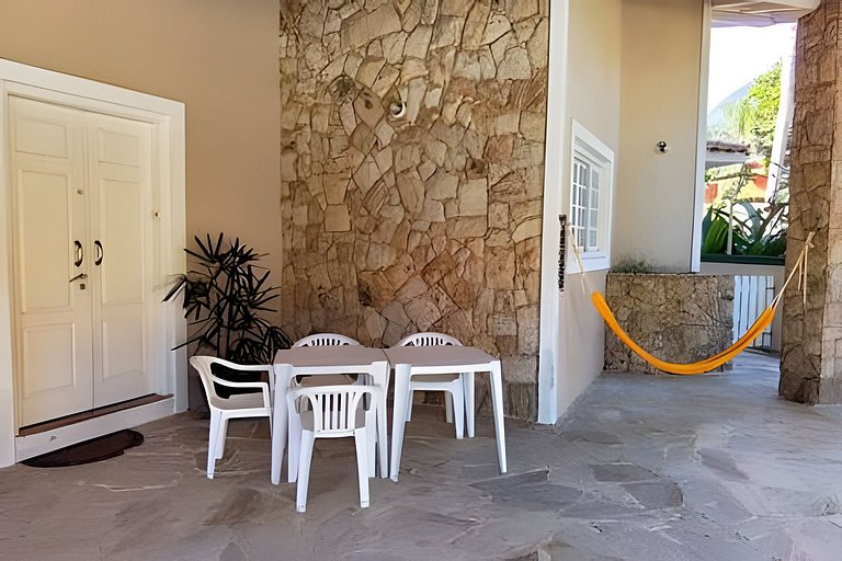 Casa c/ piscina, AC, área gourmet em cond clube
