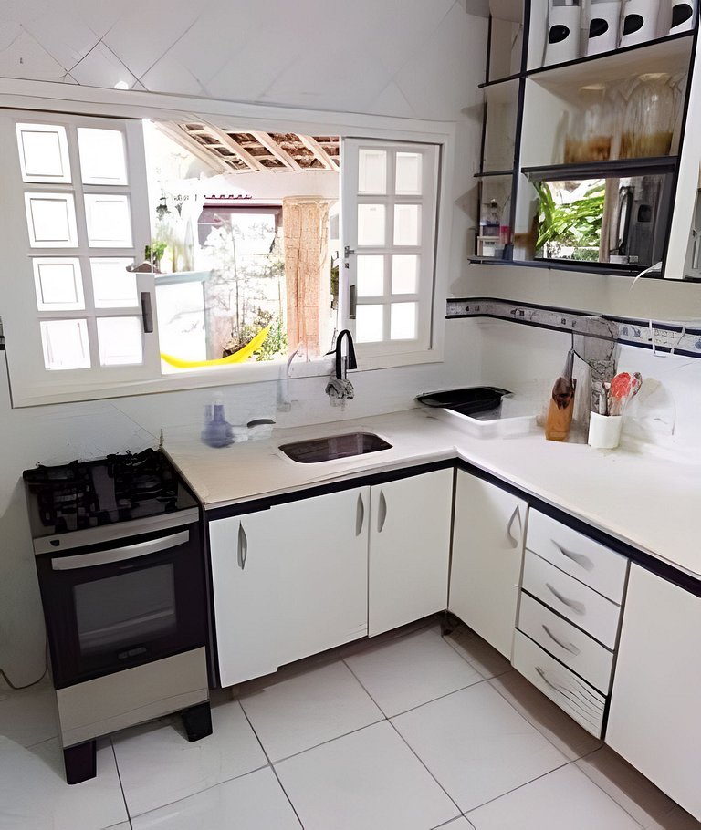 Casa c/ piscina, AC, área gourmet em cond clube