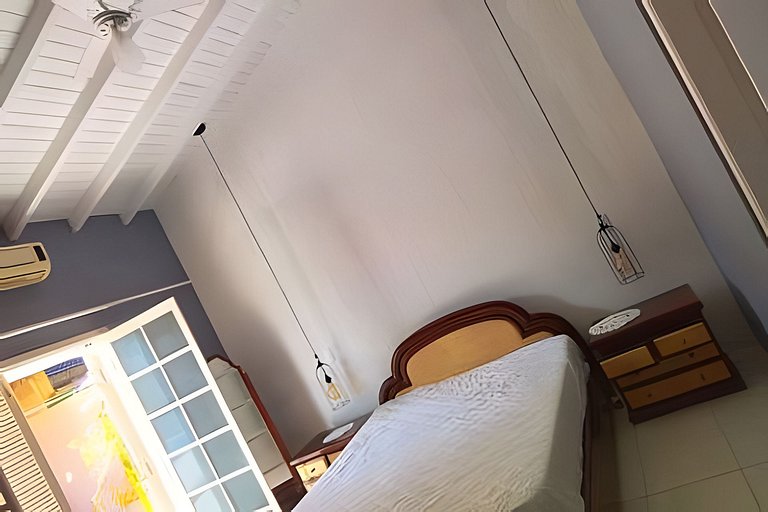 Casa c/ piscina, AC, área gourmet em cond clube
