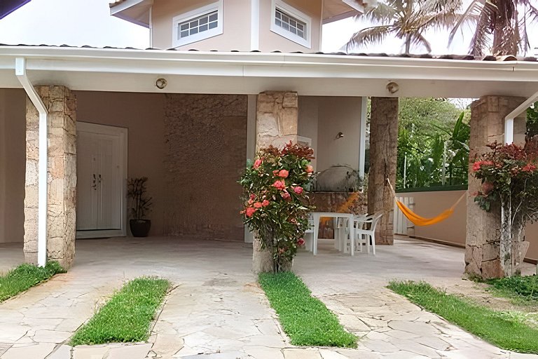 Casa c/ piscina, AC, área gourmet em cond clube
