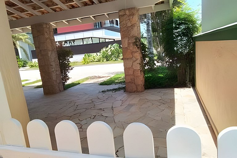 Casa c/ piscina, AC, área gourmet em cond clube