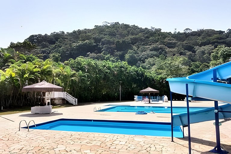 Casa c/ piscina, AC, área gourmet em cond clube