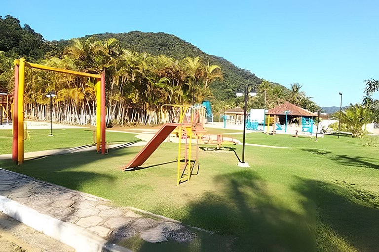 Casa c/ piscina, AC, área gourmet em cond clube