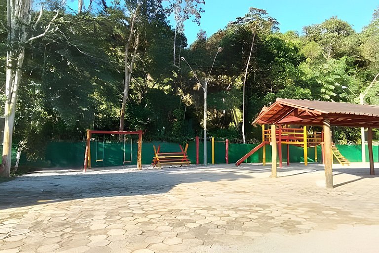Casa c/ piscina, AC, área gourmet em cond clube