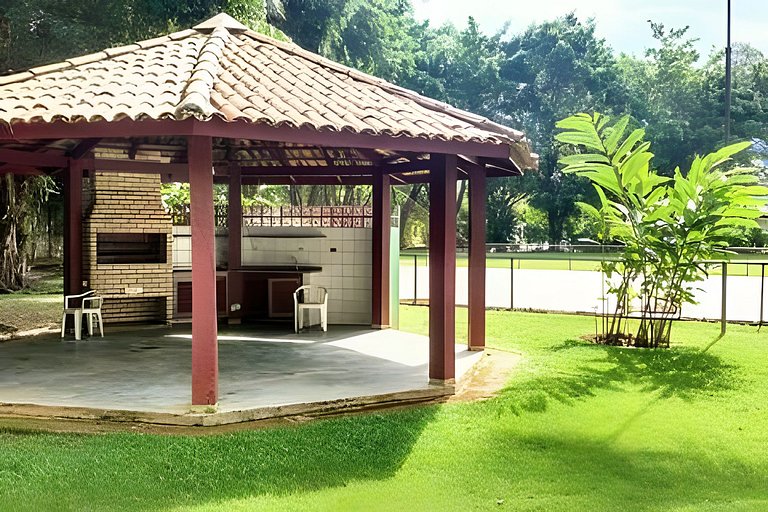 Casa c/ piscina, AC, área gourmet em cond clube