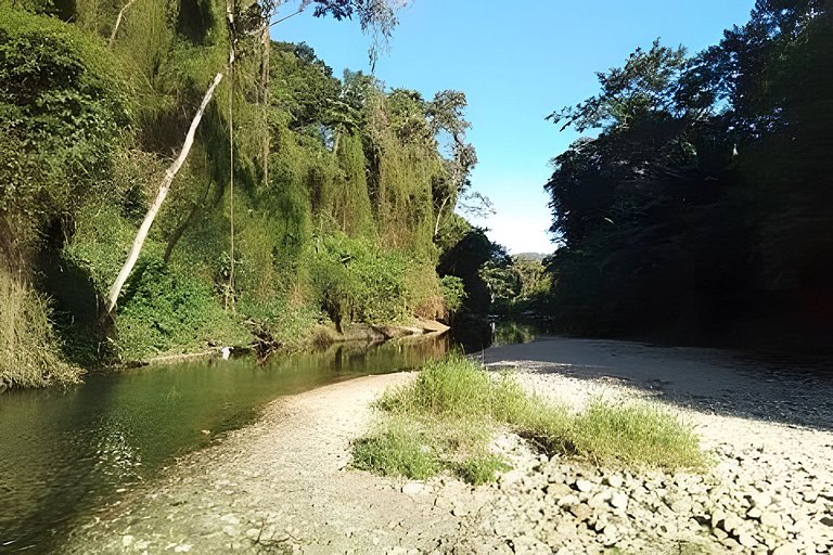 Casa c/ piscina, AC, área gourmet em cond clube