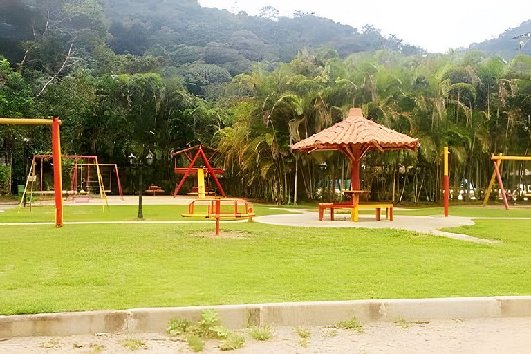 Casa c/ piscina, AC, área gourmet em cond clube