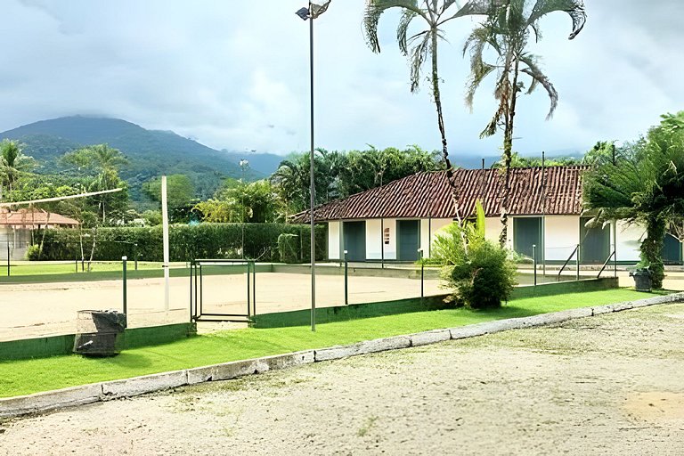 Casa c/ piscina, AC, área gourmet em cond clube