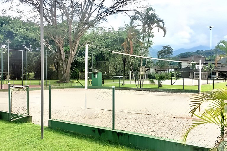 Casa c/ piscina, AC, área gourmet em cond clube