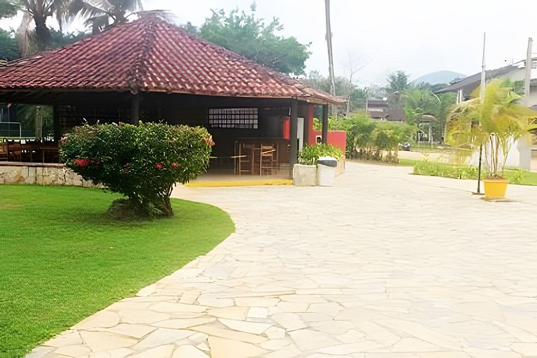 Casa c/ piscina, AC, área gourmet em cond clube