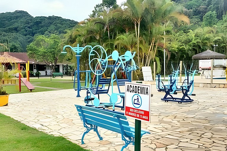 Casa c/ piscina, AC, área gourmet em cond clube