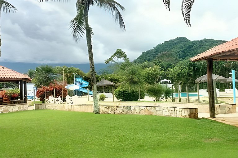 Casa c/ piscina, AC, área gourmet em cond clube