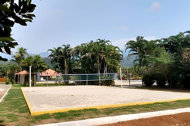 Casa c/ piscina, AC, área gourmet em cond clube