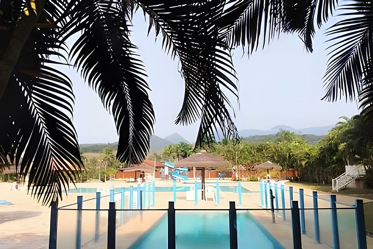 Casa c/ piscina, AC, área gourmet em cond clube