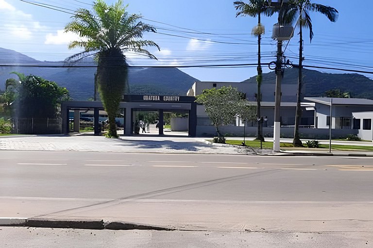 Casa c/ piscina, AC, área gourmet em cond clube